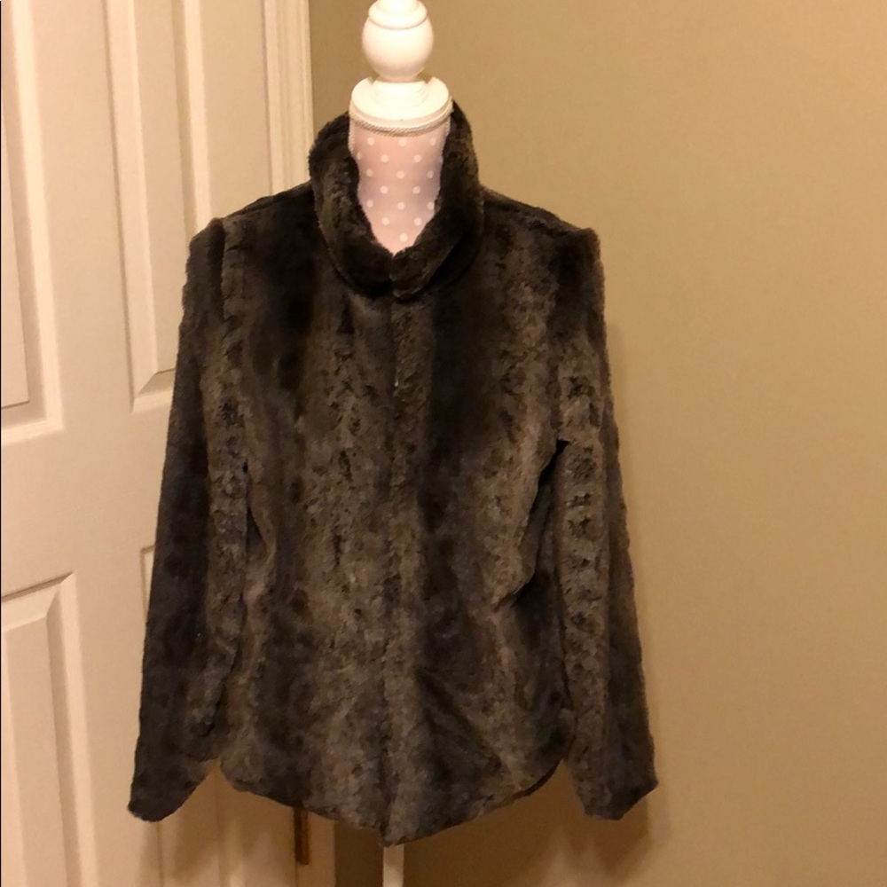Betsey Johnson faux fur coat - size small